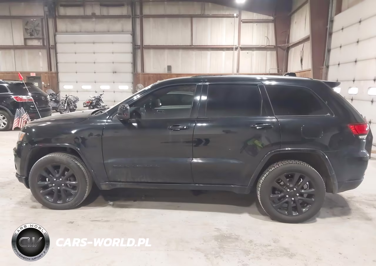 2018 Jeep Grand Cherokee Altitude 4X4 VIN:1C4RJFAG4JC219885 - 14