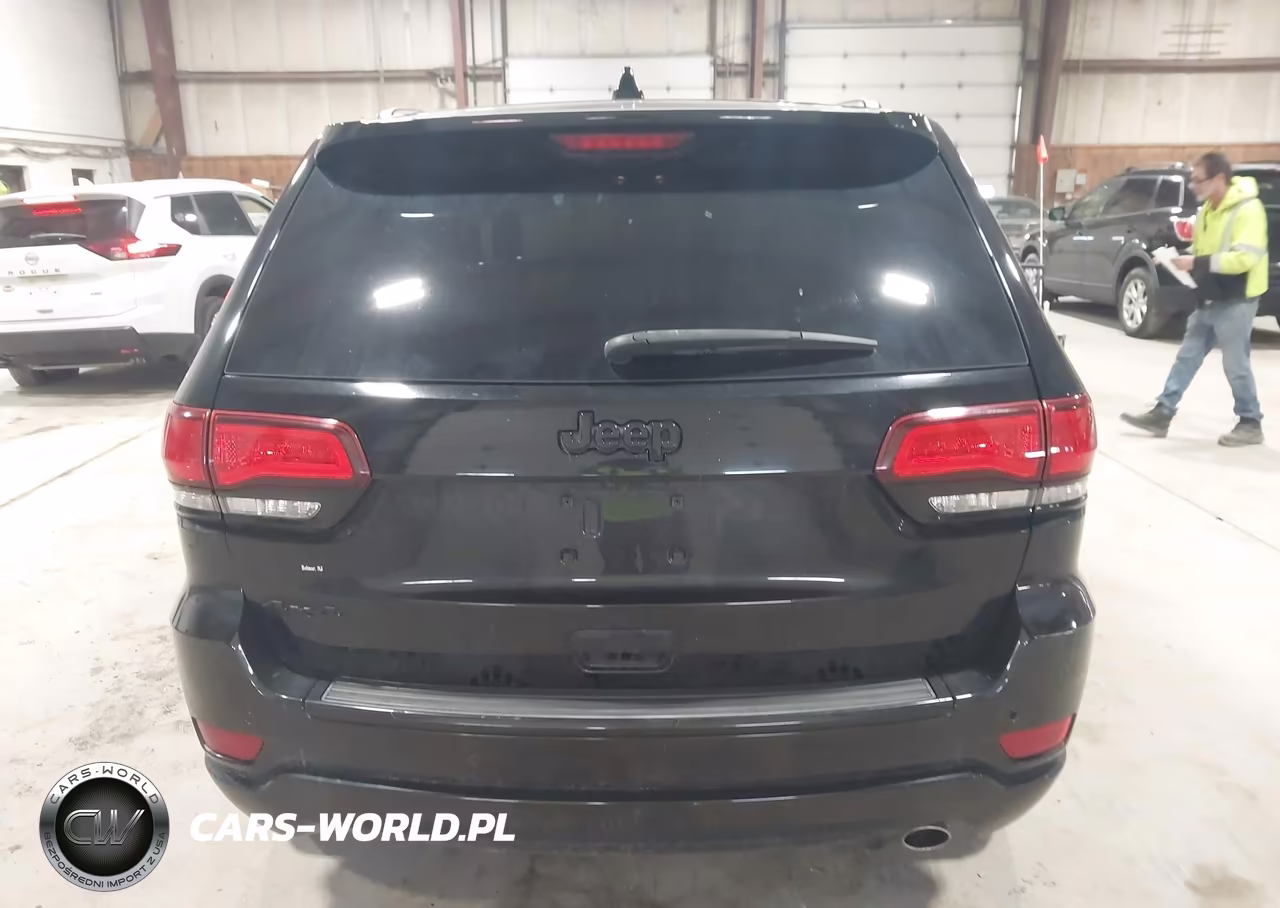 2018 Jeep Grand Cherokee Altitude 4X4 VIN:1C4RJFAG4JC219885 - 16