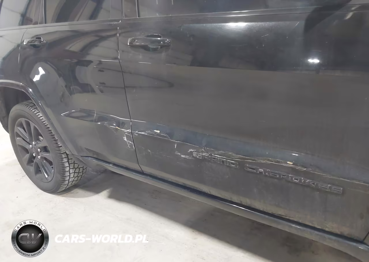2018 Jeep Grand Cherokee Altitude 4X4 VIN:1C4RJFAG4JC219885 - 18