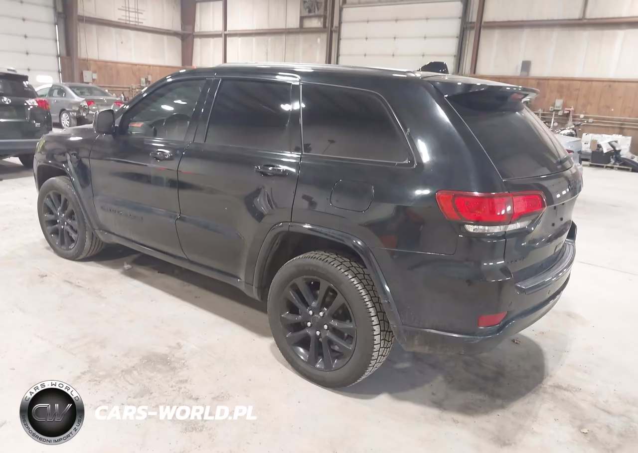 2018 Jeep Grand Cherokee Altitude 4X4 VIN:1C4RJFAG4JC219885 - 3