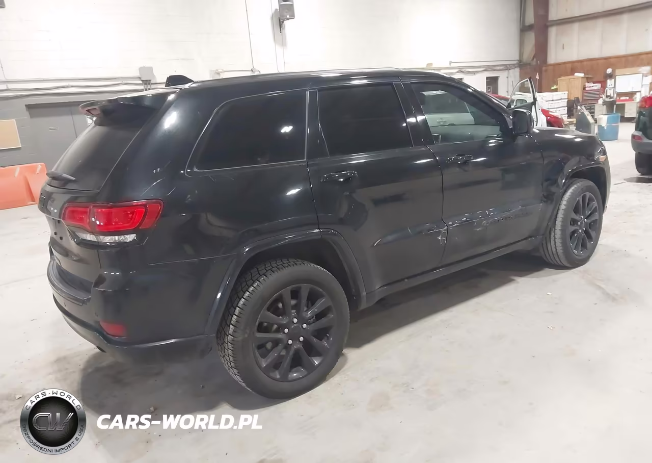 2018 Jeep Grand Cherokee Altitude 4X4 VIN:1C4RJFAG4JC219885 - 4