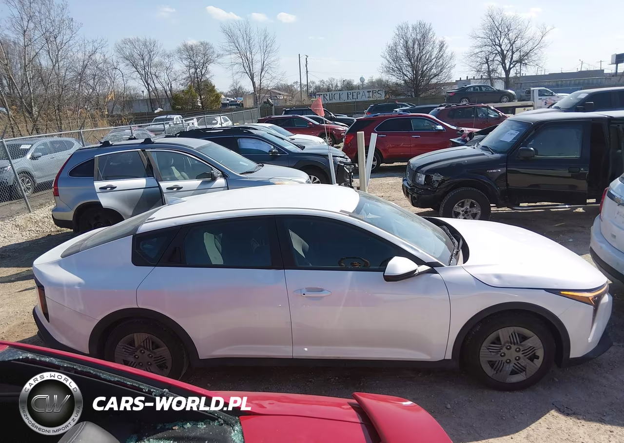2025 Kia K4 Lx VIN:3KPFT4DE8SE083122 - 13