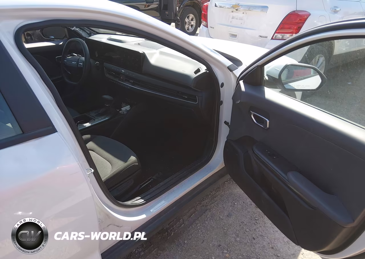 2025 Kia K4 Lx VIN:3KPFT4DE8SE083122 - 5