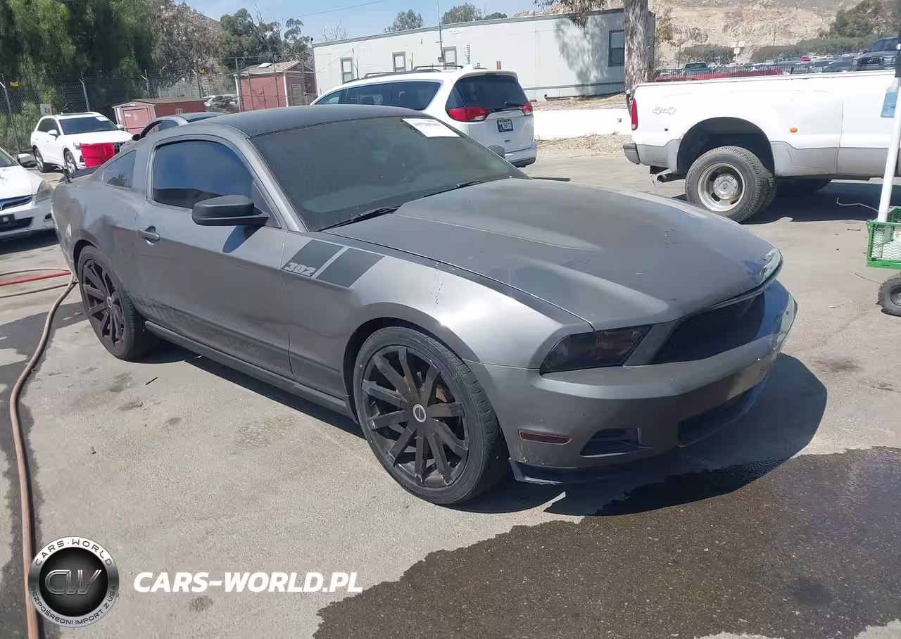 2010 Ford Mustang V6-V6 Premium