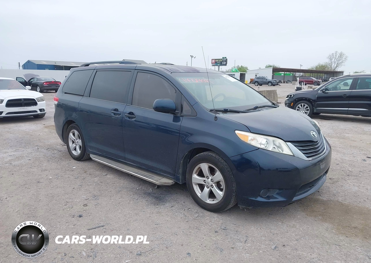 2012 Toyota Sienna Le V6 8 Passenger
