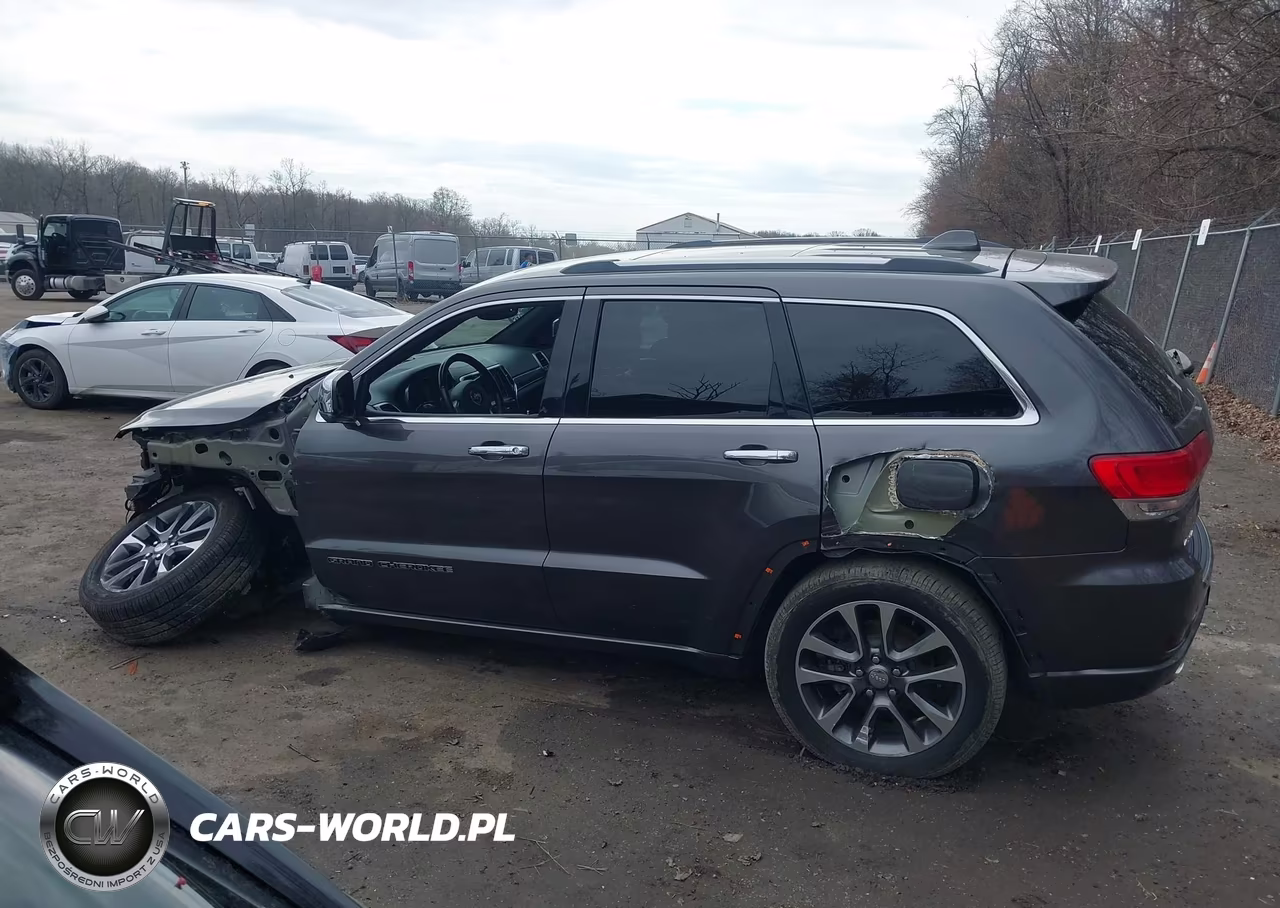 2018 Jeep Grand Cherokee Overland 4X4 VIN:1C4RJFCG9JC356141 - 15