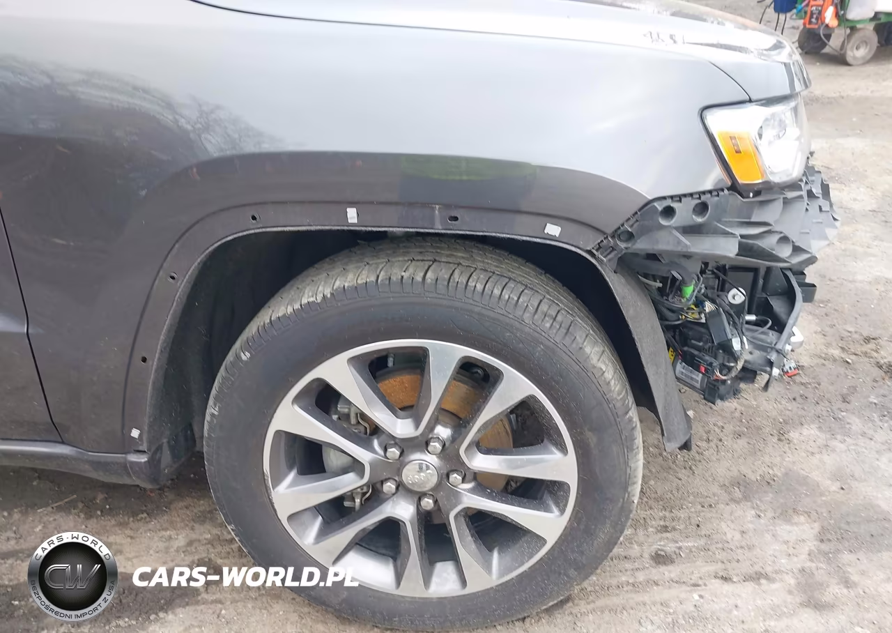 2018 Jeep Grand Cherokee Overland 4X4 VIN:1C4RJFCG9JC356141 - 19