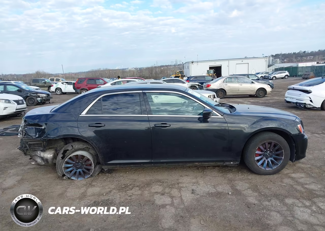 2014 Chrysler 300 VIN:2C3CCAAG2EH136093 - 14