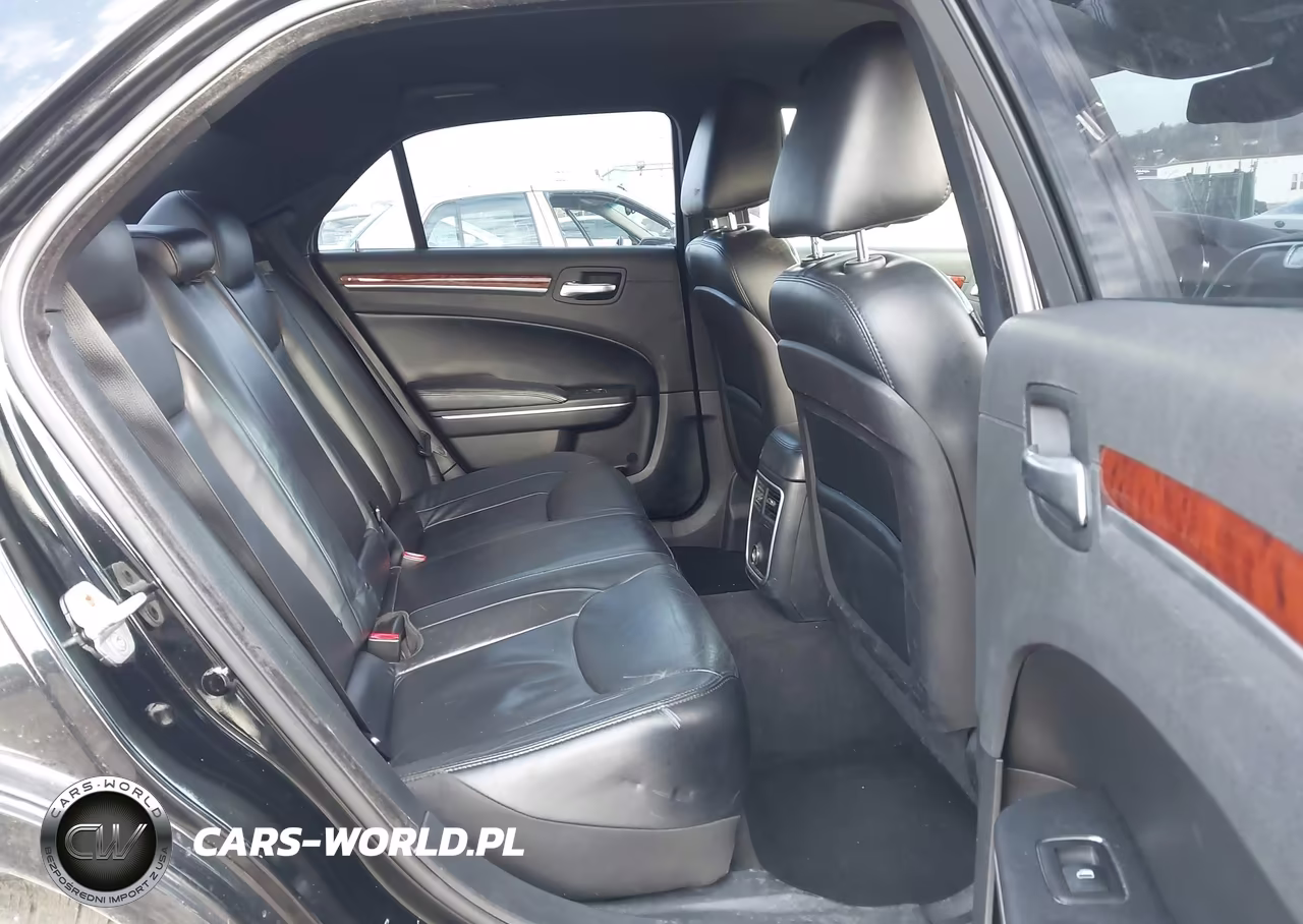 2014 Chrysler 300 VIN:2C3CCAAG2EH136093 - 8