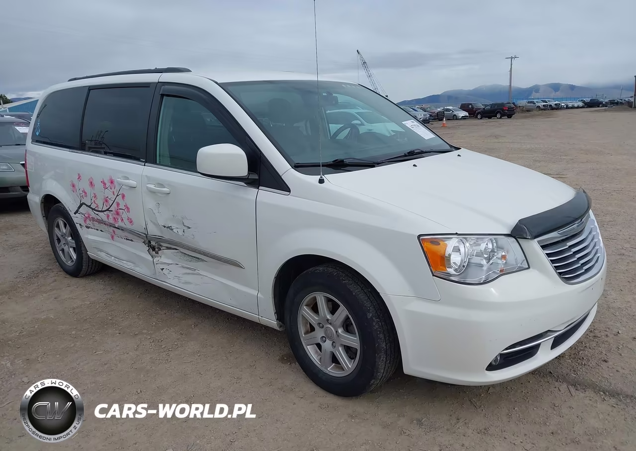2012 Chrysler Town & Country Touring – zdjęcie 1 z 11