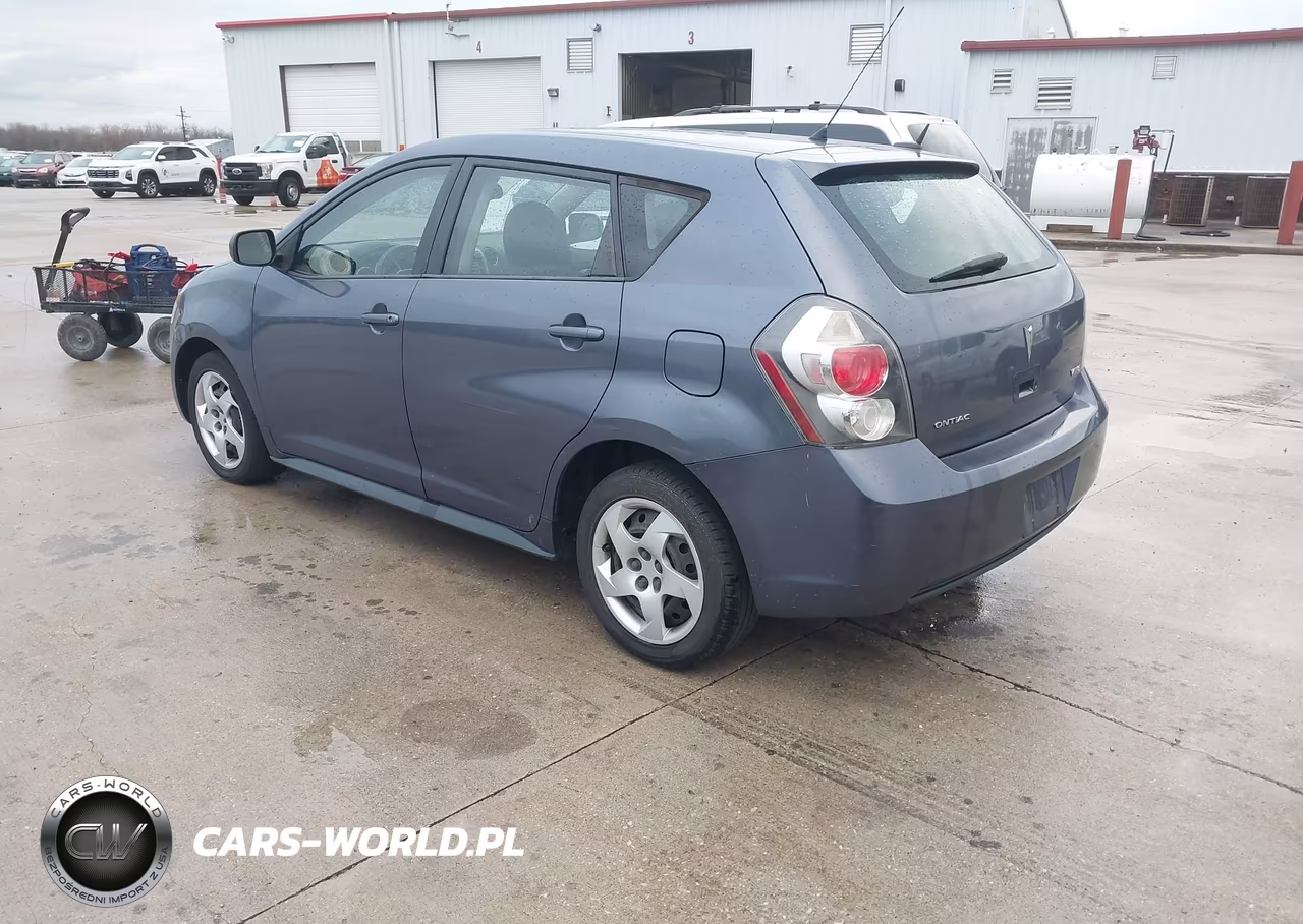 2010 Pontiac Vibe VIN:5Y2SP6E84AZ418032 - 3
