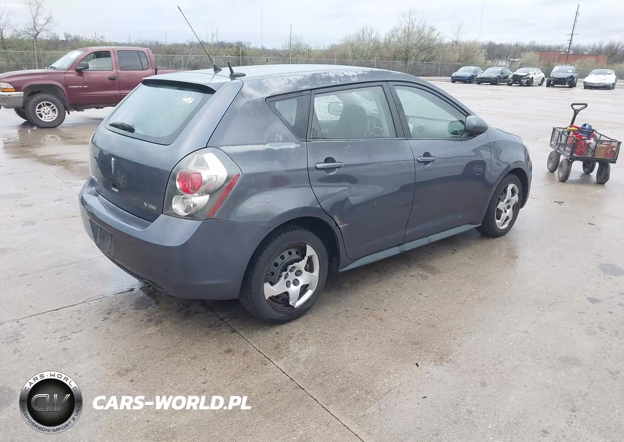2010 Pontiac Vibe VIN:5Y2SP6E84AZ418032 - 4