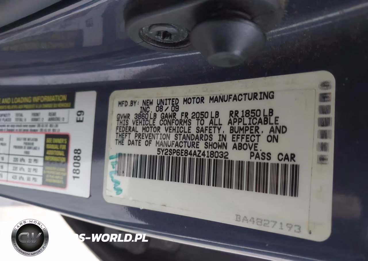 2010 Pontiac Vibe VIN:5Y2SP6E84AZ418032 - 9