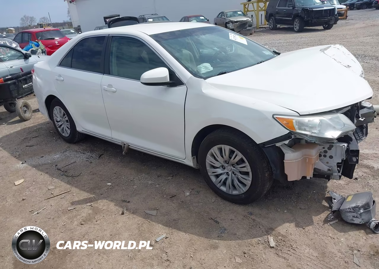 2013 Toyota Camry Le – zdjęcie 1 z 16