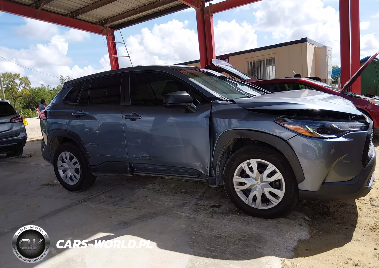 2022 Toyota Corolla Cross L VIN:7MUAAABG4NV017606 - 13