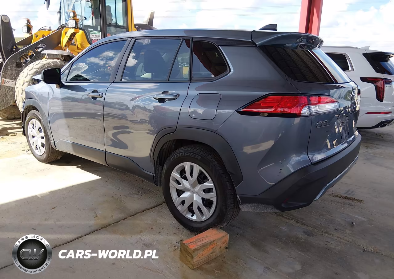 2022 Toyota Corolla Cross L VIN:7MUAAABG4NV017606 - 3