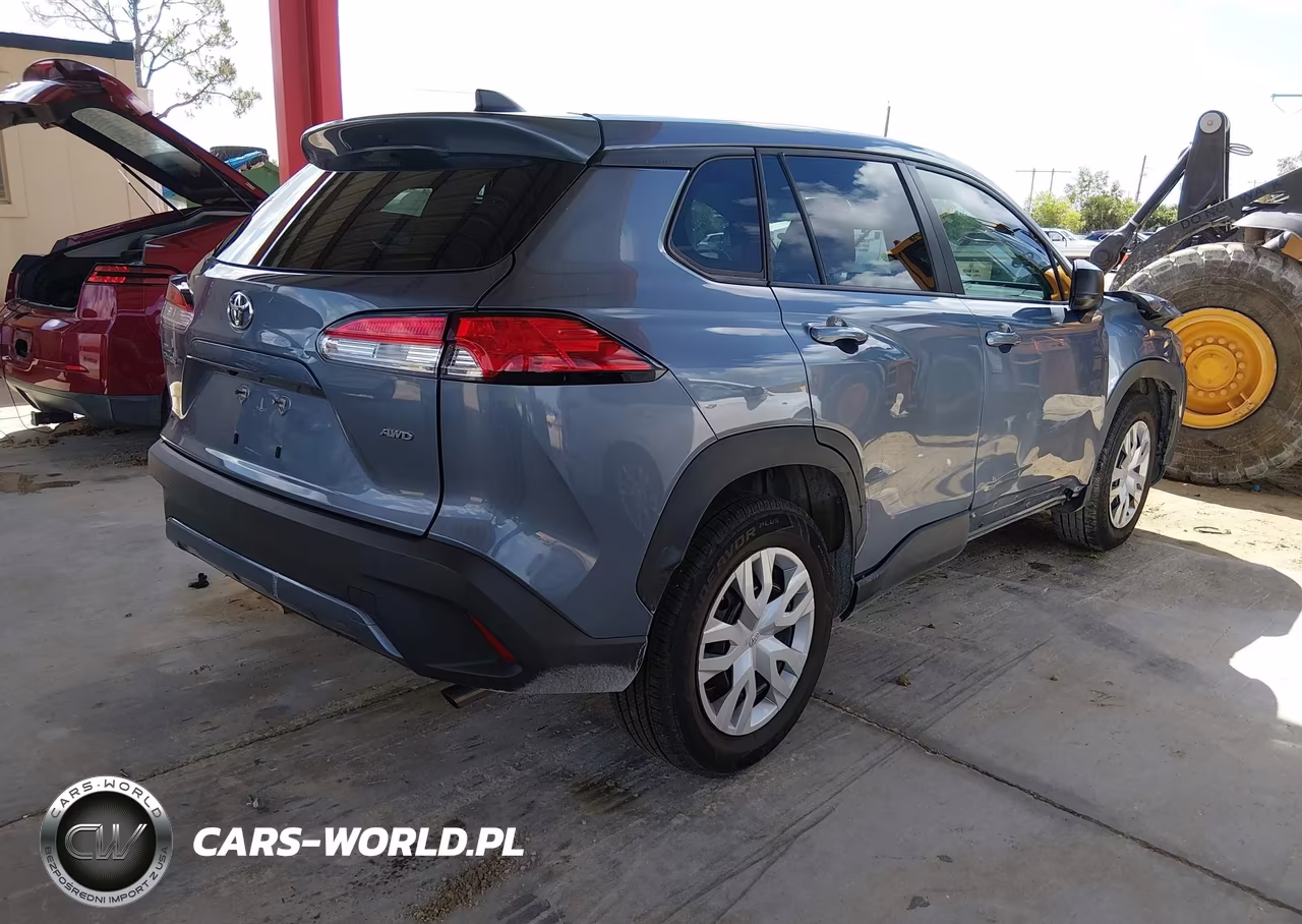 2022 Toyota Corolla Cross L VIN:7MUAAABG4NV017606 - 4