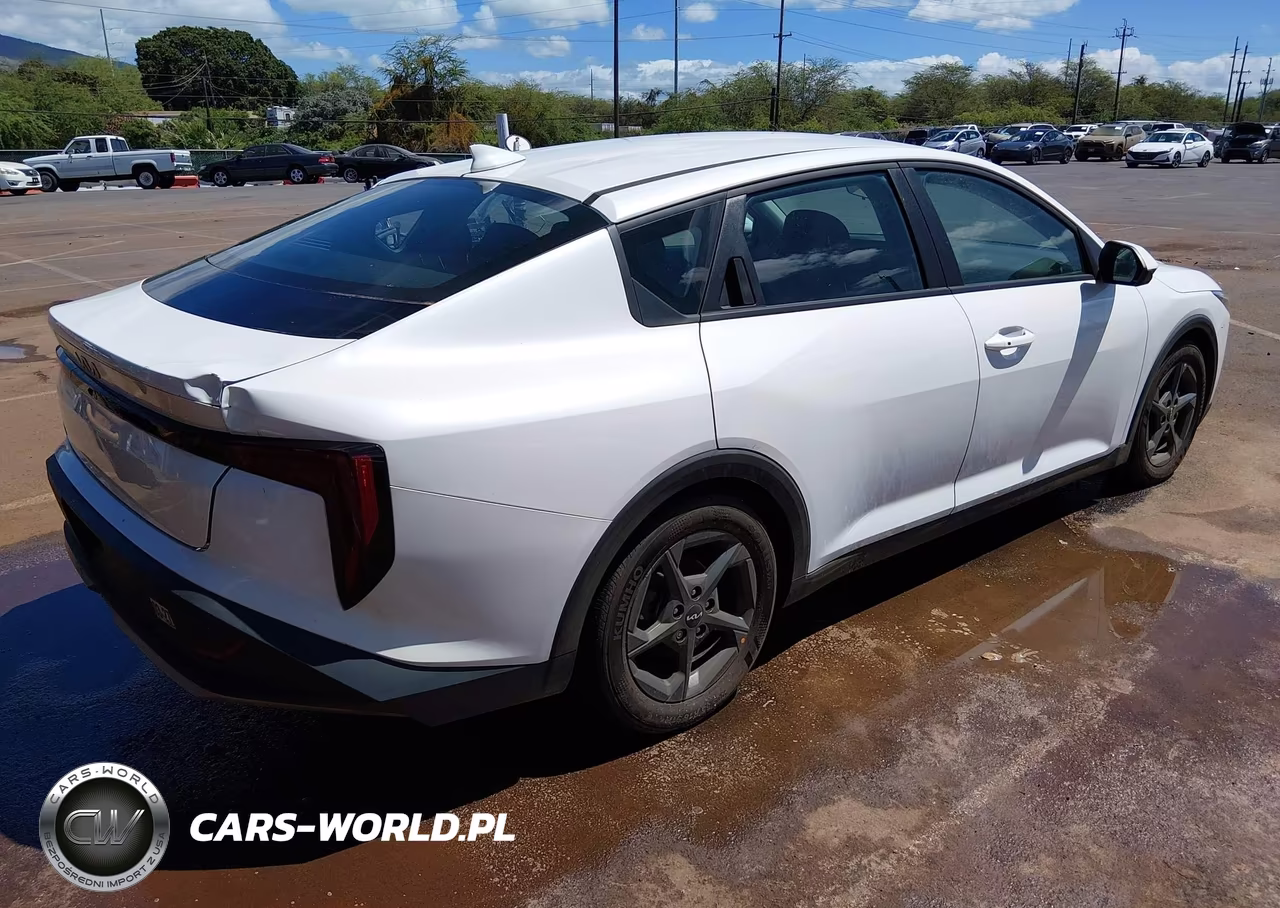 2025 Kia K4 Lxs VIN:3KPFT4DE8SE084092 - 4