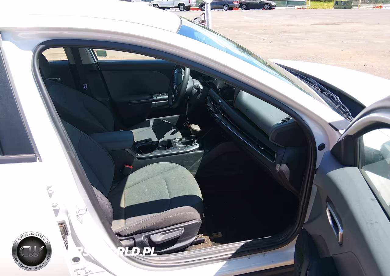 2025 Kia K4 Lxs VIN:3KPFT4DE8SE084092 - 5