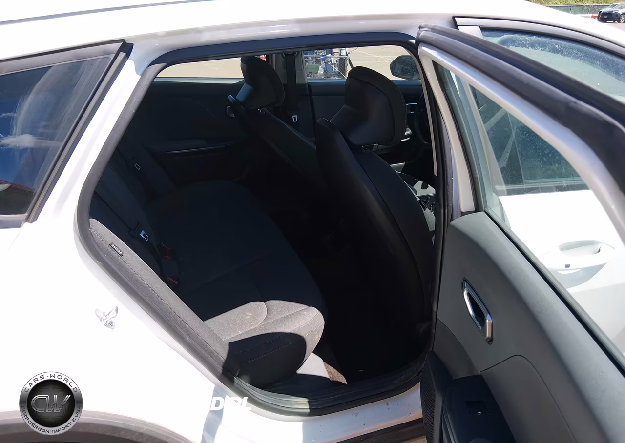 2025 Kia K4 Lxs VIN:3KPFT4DE8SE084092 - 8