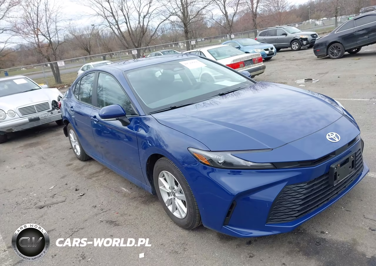 2025 Toyota Camry Le – zdjęcie 1 z 18
