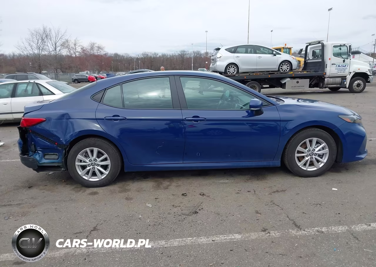 2025 Toyota Camry Le VIN:4T1DAACK6SU049387 - 13