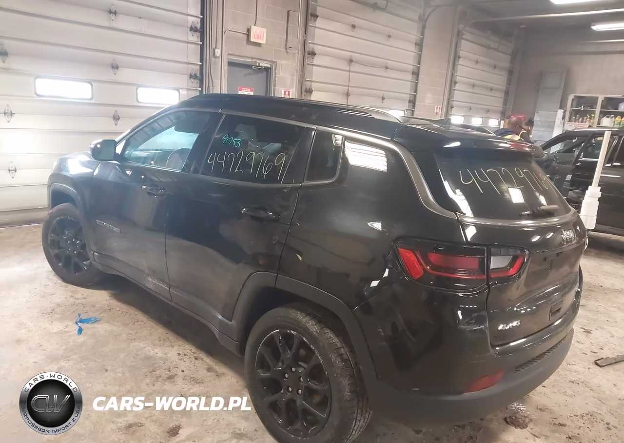 2022 Jeep Compass Latitude Lux 4X4 VIN:3C4NJDFB5NT128280 - 3