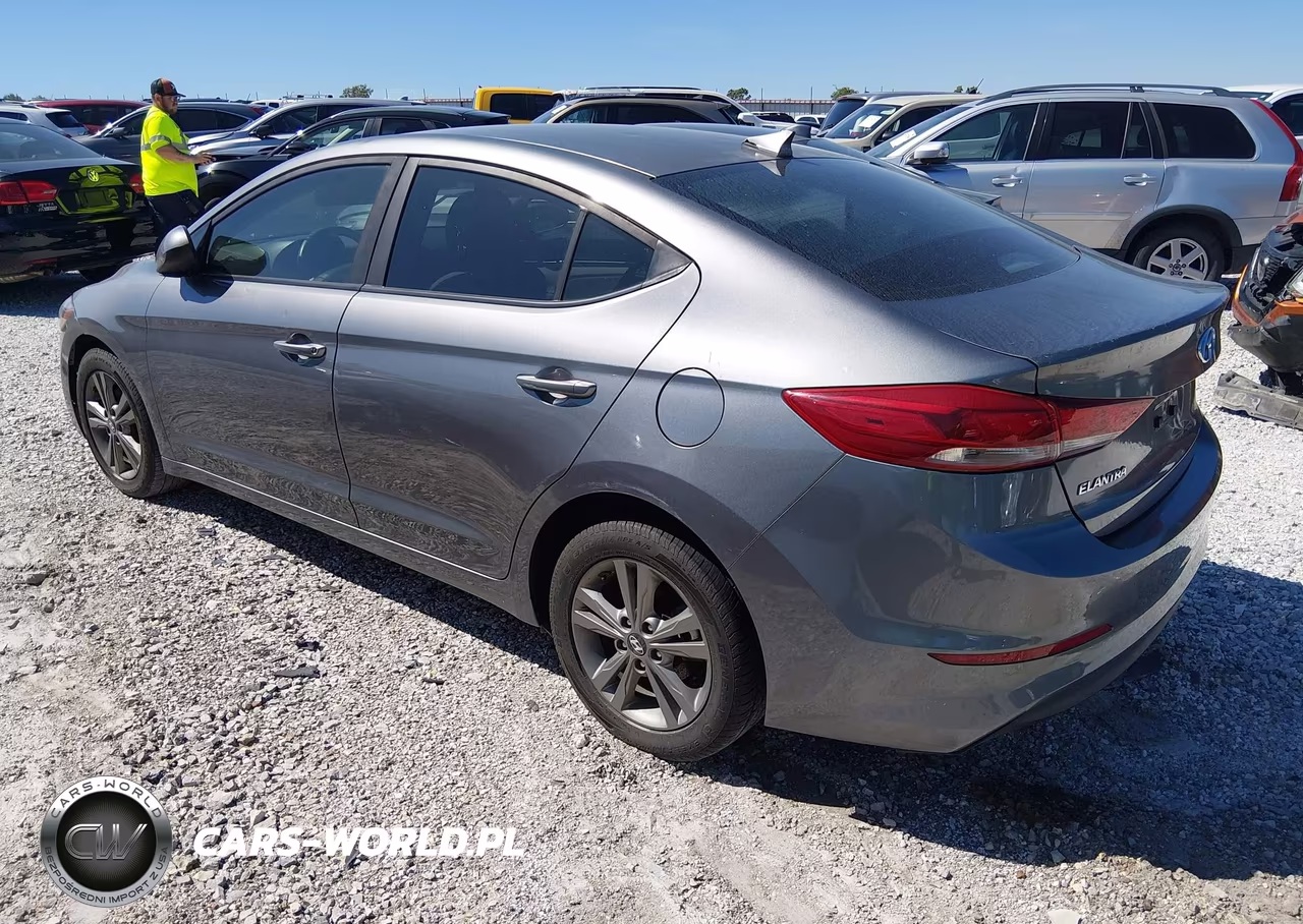 2018 Hyundai Elantra Sel VIN:5NPD84LF4JH254932 - 3
