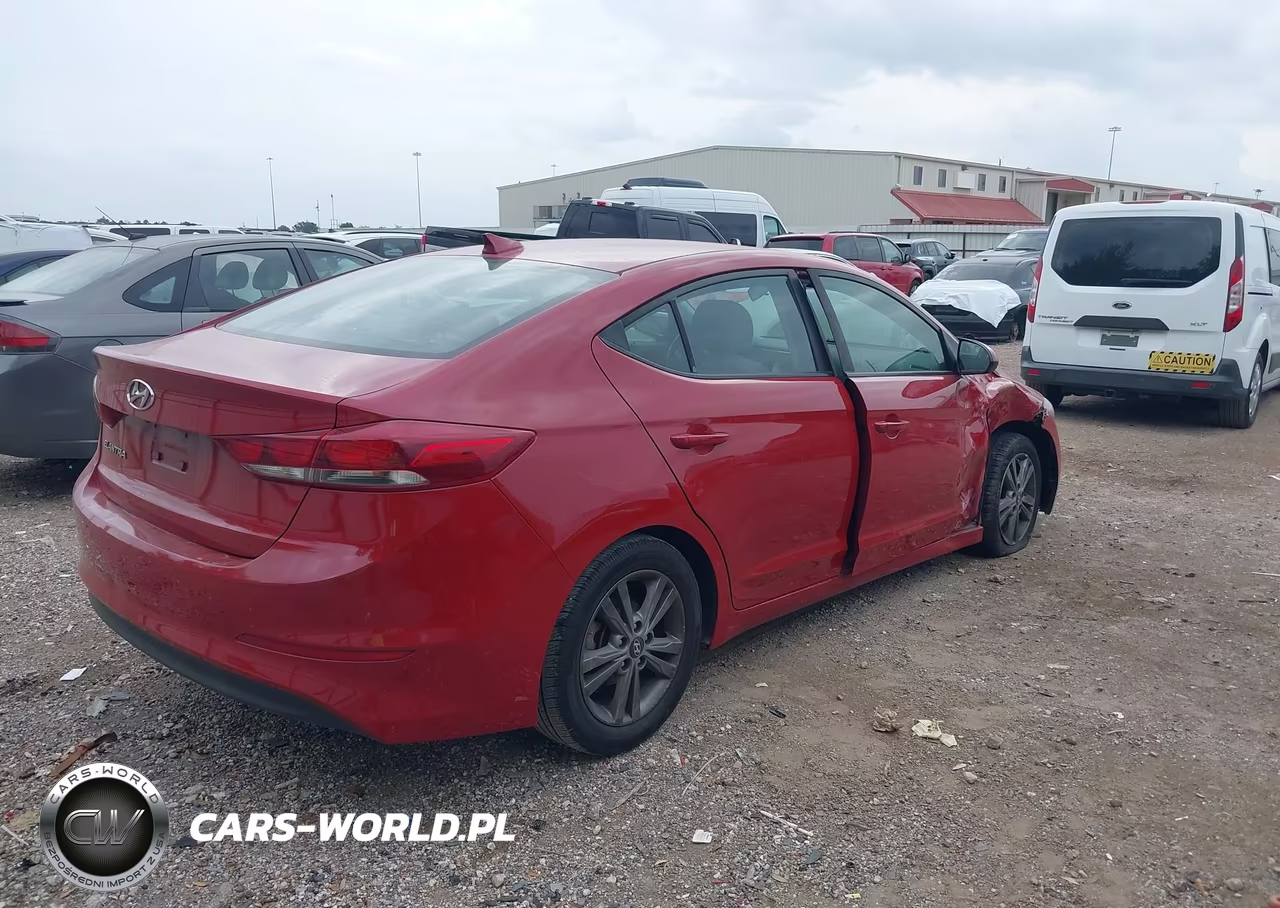 2018 Hyundai Elantra Sel VIN:5NPD84LF5JH242899 - 4