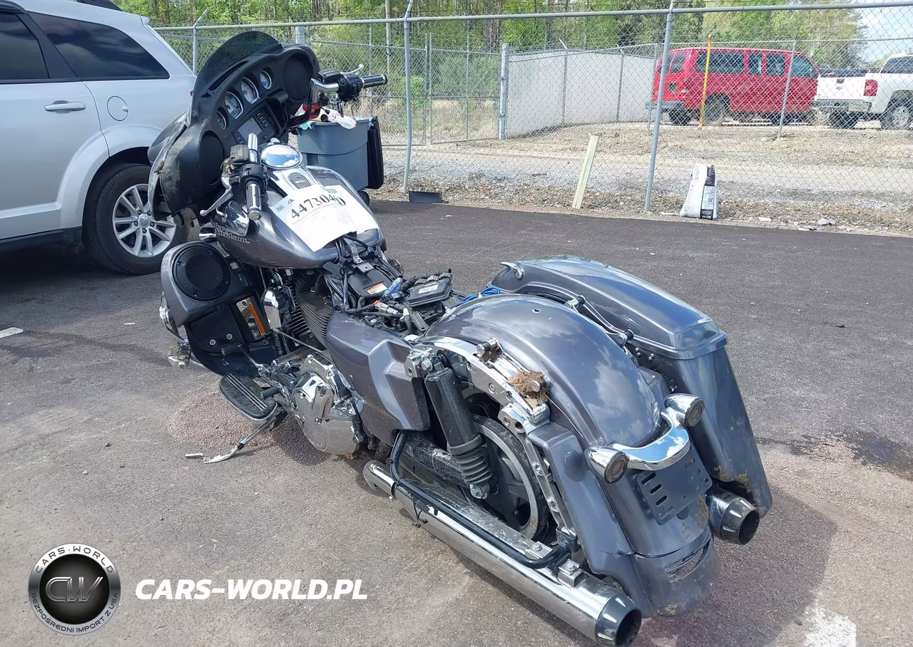 2014 Harley-Davidson Flhx Street Glide VIN:1HD1KBM10EB696043 - 3
