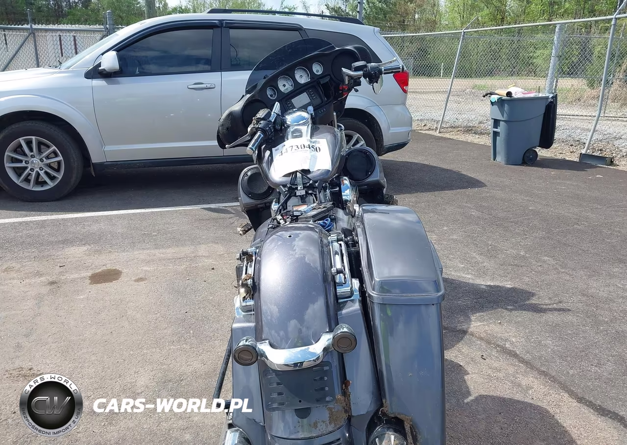 2014 Harley-Davidson Flhx Street Glide VIN:1HD1KBM10EB696043 - 6
