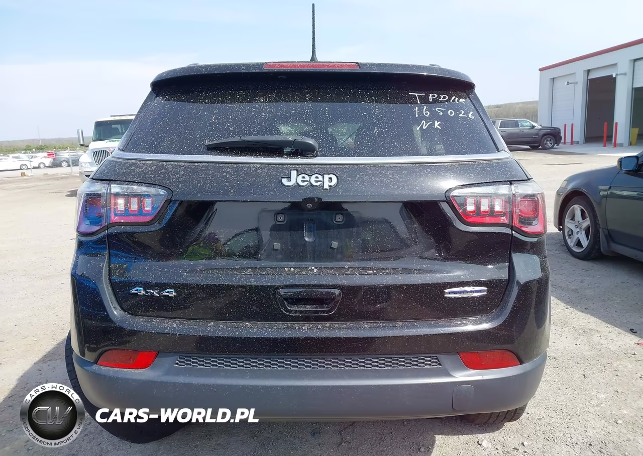 2018 Jeep Compass Latitude 4X4 VIN:3C4NJDBB2JT361064 - 16
