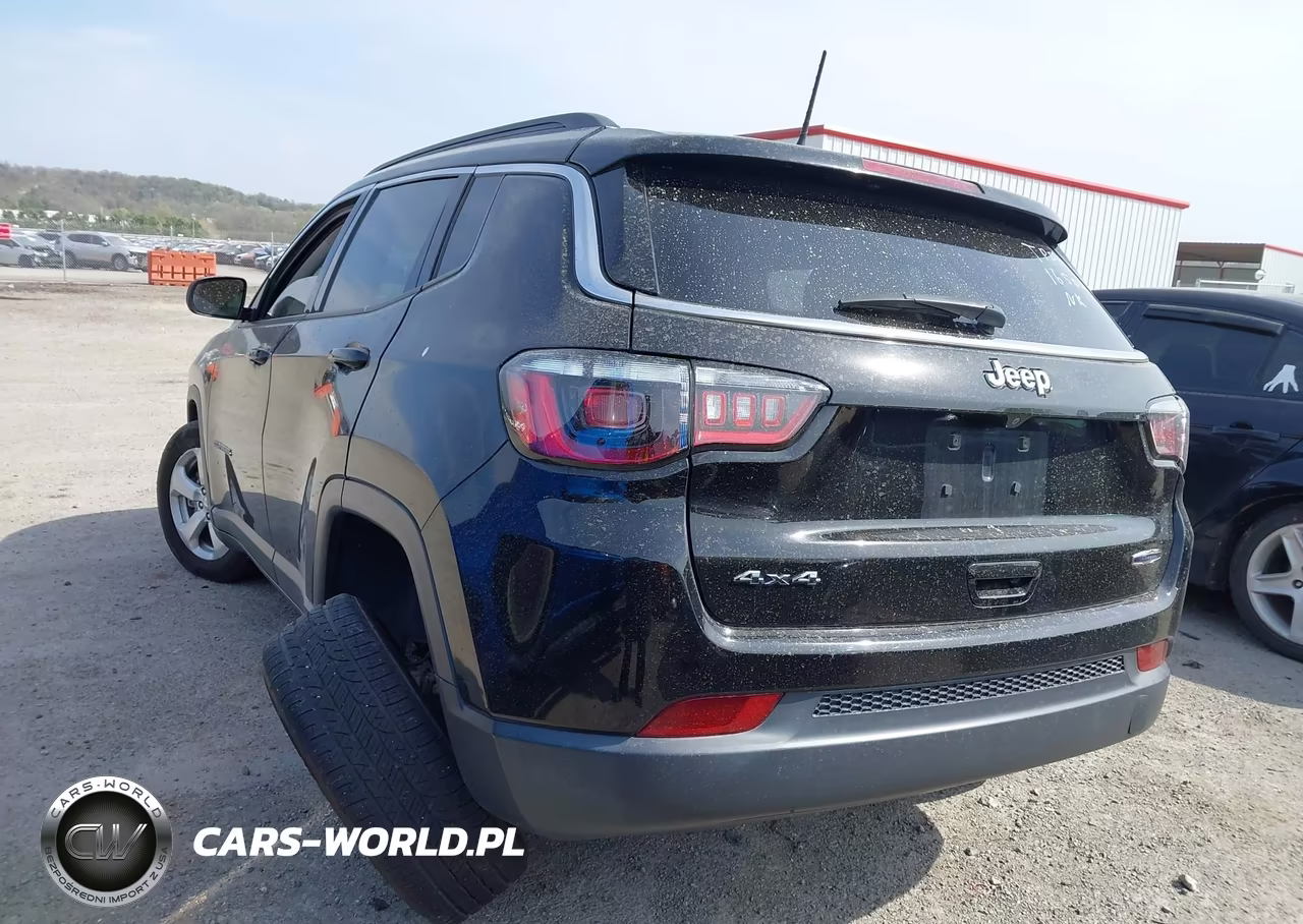 2018 Jeep Compass Latitude 4X4 VIN:3C4NJDBB2JT361064 - 3