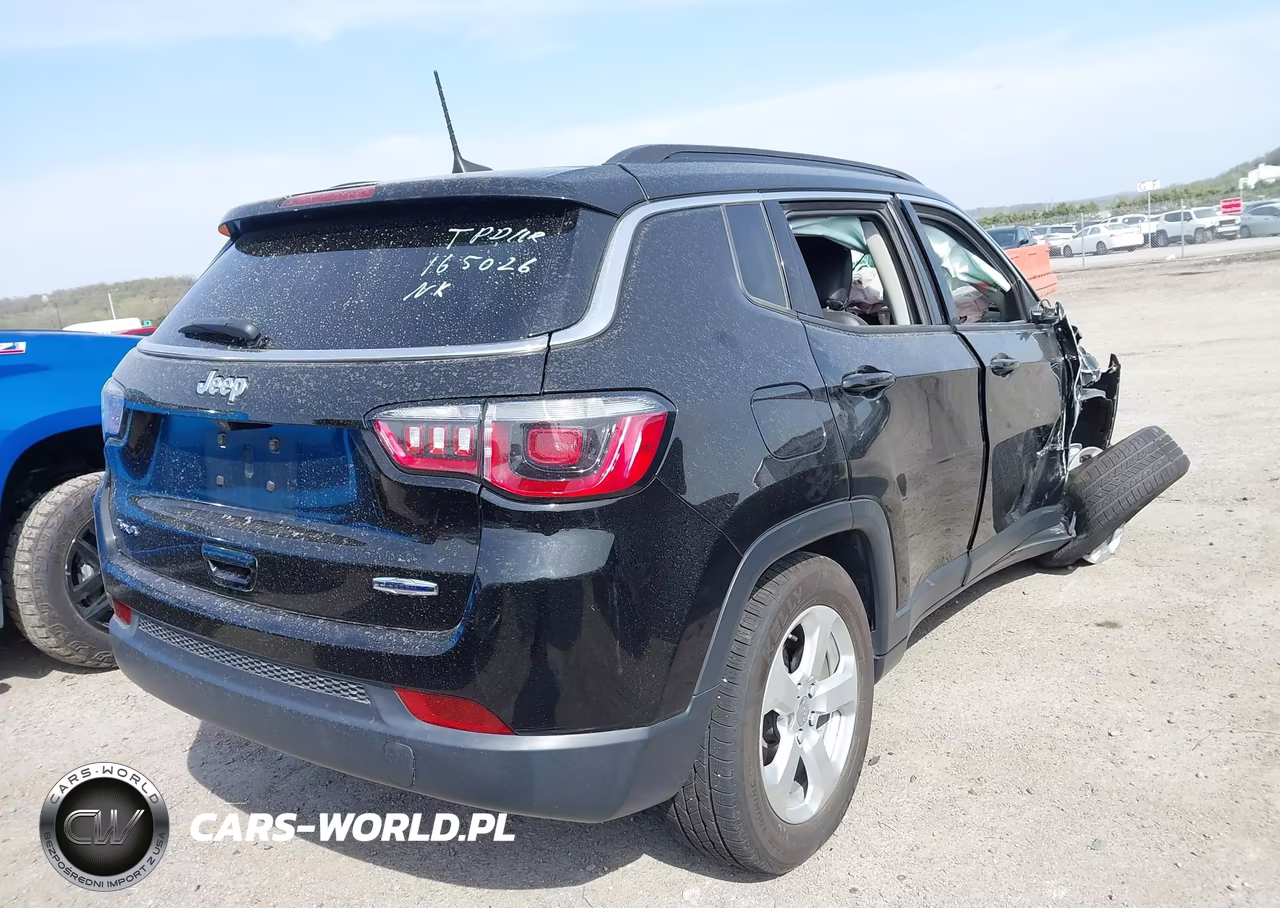 2018 Jeep Compass Latitude 4X4 VIN:3C4NJDBB2JT361064 - 4