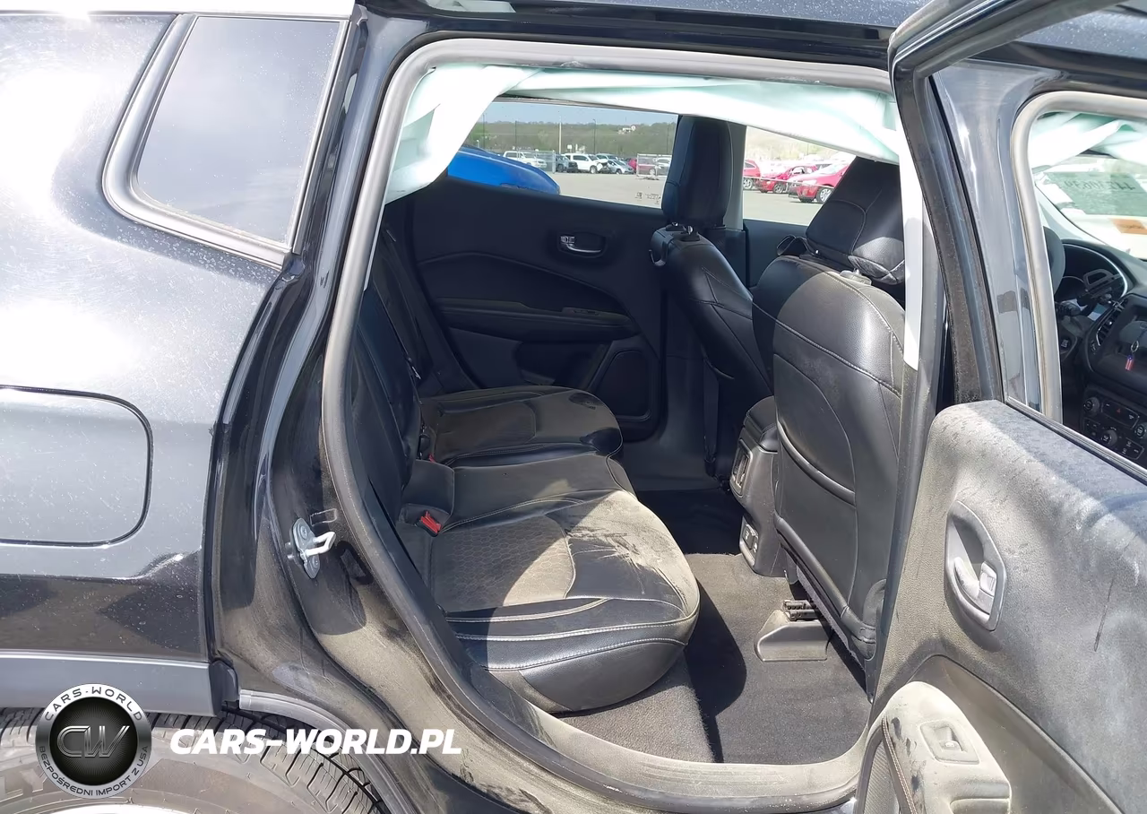 2018 Jeep Compass Latitude 4X4 VIN:3C4NJDBB2JT361064 - 8
