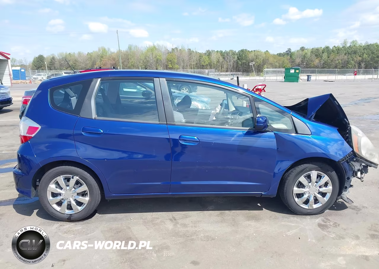 2013 Honda Fit VIN:JHMGE8H35DC083134 - 13
