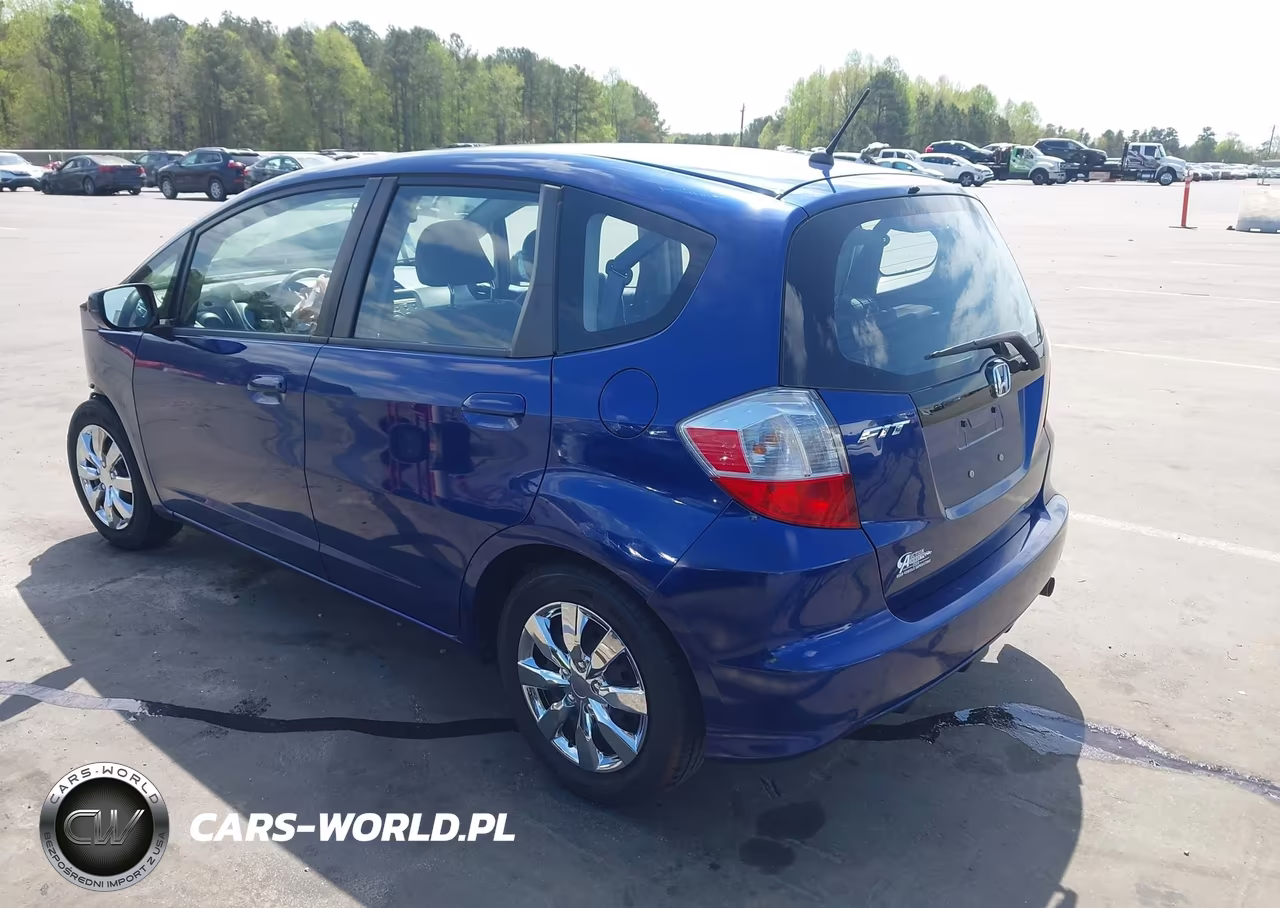 2013 Honda Fit VIN:JHMGE8H35DC083134 - 3