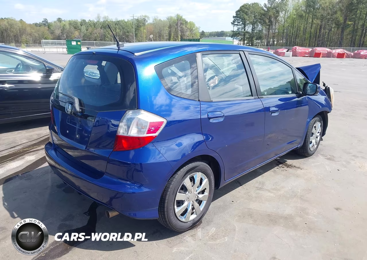 2013 Honda Fit VIN:JHMGE8H35DC083134 - 4