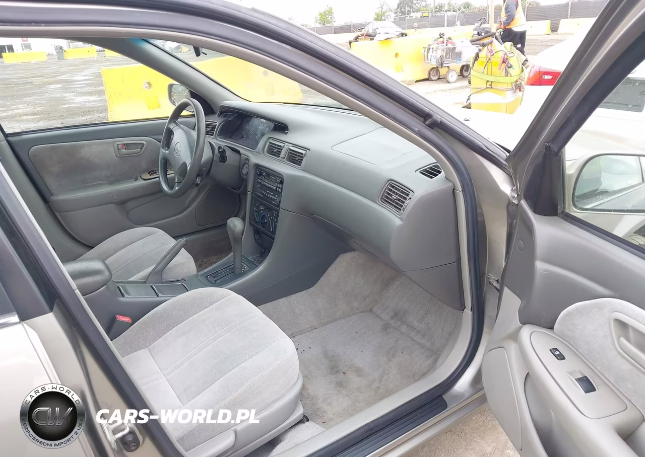 1998 Toyota Camry Le VIN:JT2BG28K0W0199882 - 5