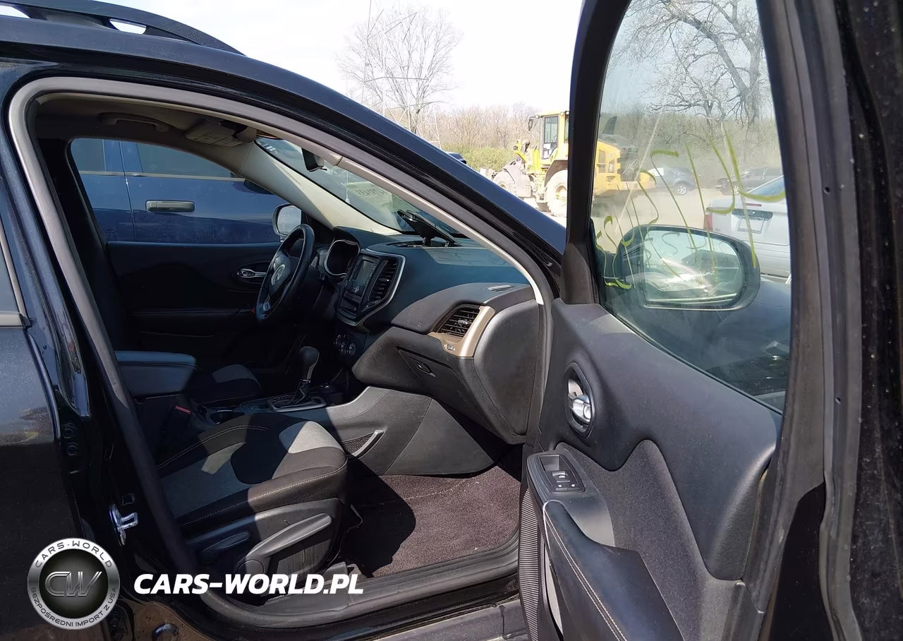 2016 Jeep Cherokee Sport VIN:1C4PJMAB3GW290034 - 5