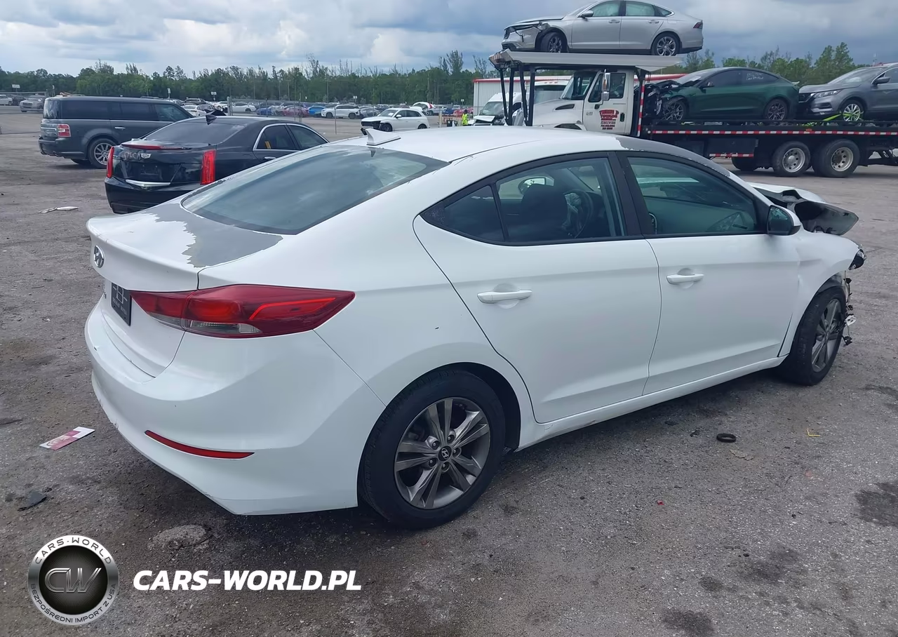 2018 Hyundai Elantra Sel VIN:5NPD84LF4JH301957 - 4