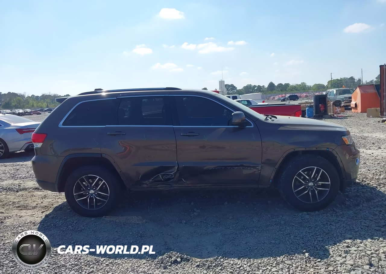 2018 Jeep Grand Cherokee Laredo E 4X2 VIN:1C4RJEAG5JC304843 - 13