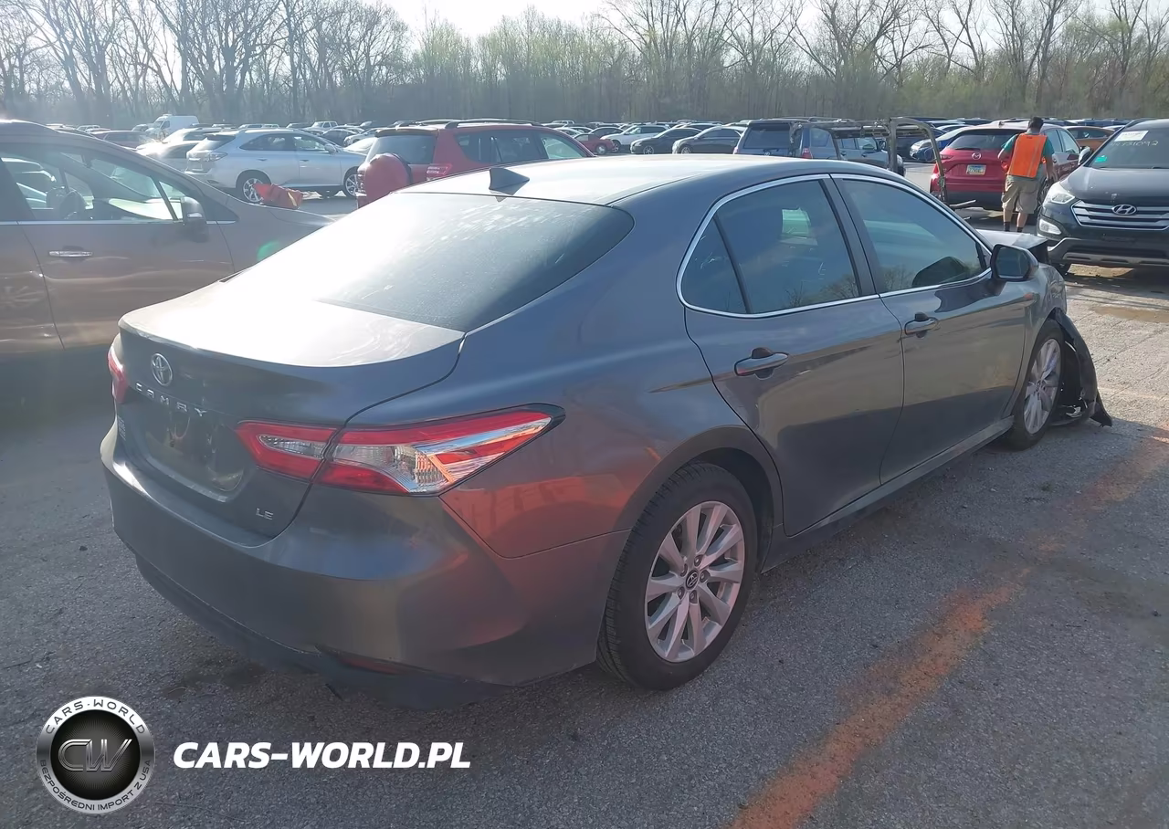 2019 Toyota Camry Le VIN:4T1B11HK2KU202993 - 4