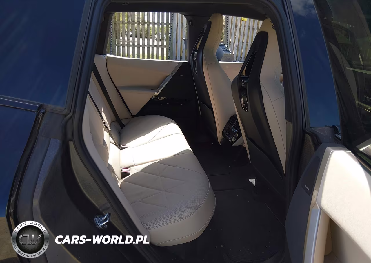 2023 BMW Ix xDrive50 VIN:WB523CF0XPCM07837 - 8
