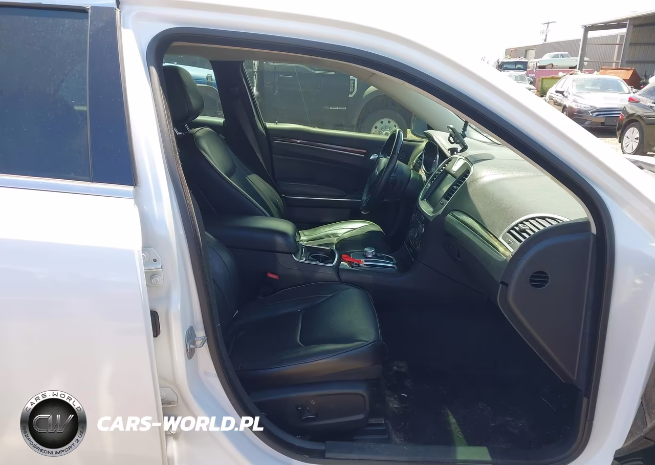 2016 Chrysler 300C VIN:2C3CCAEG8GH141554 - 5