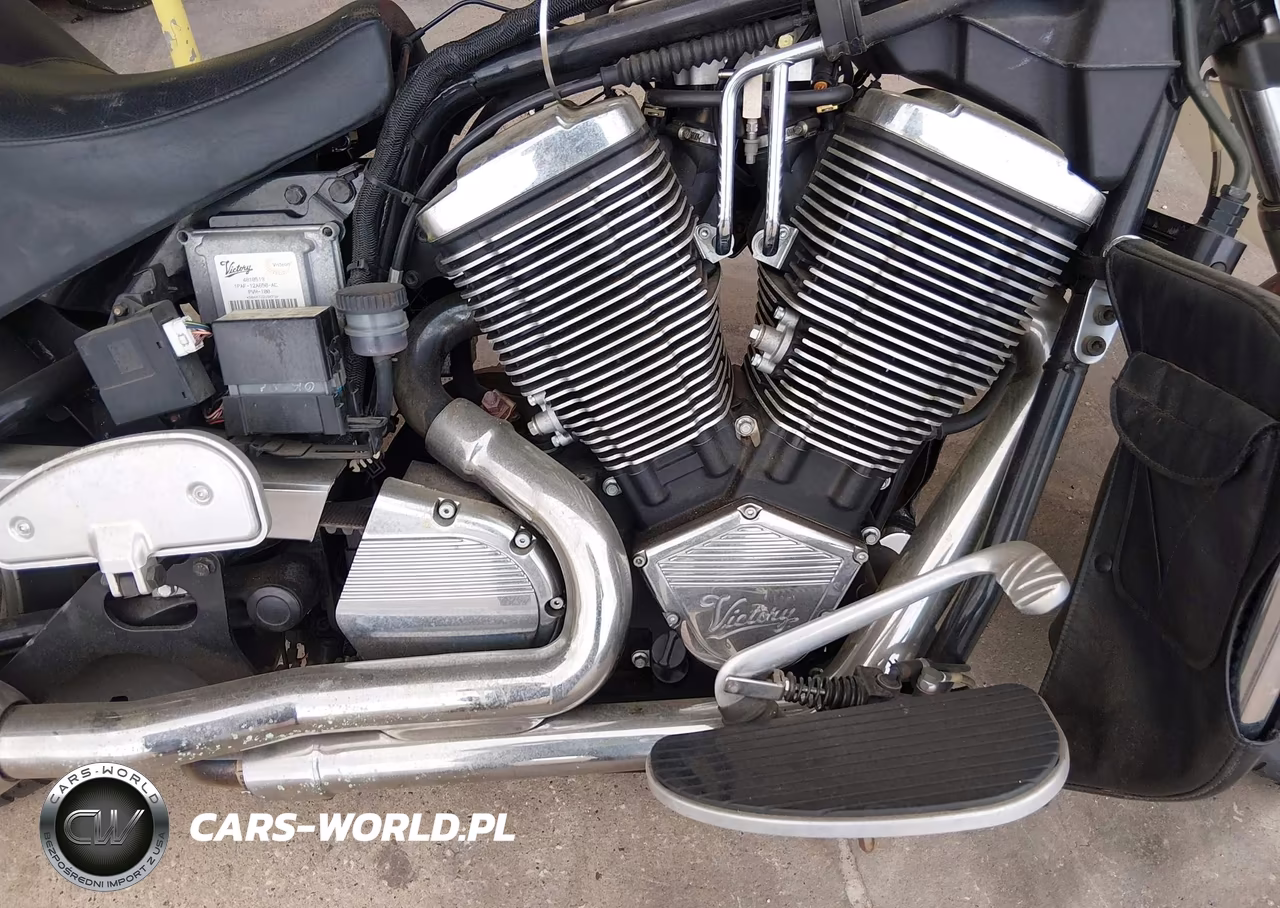 2002 Victory Motorcycles Deluxe Touring VIN:5VPTD16D723001425 - 8