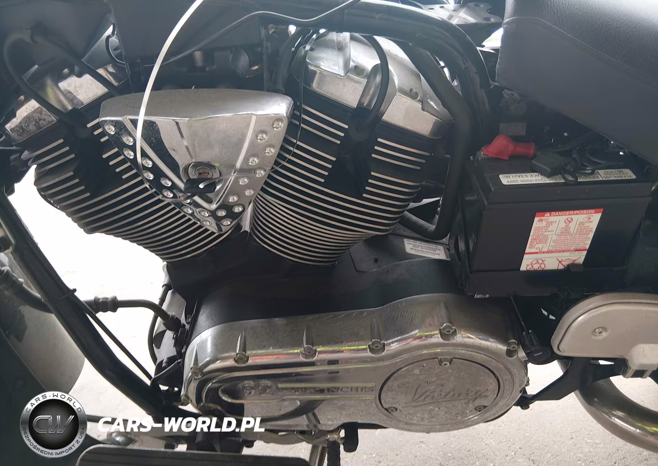 2002 Victory Motorcycles Deluxe Touring VIN:5VPTD16D723001425 - 9