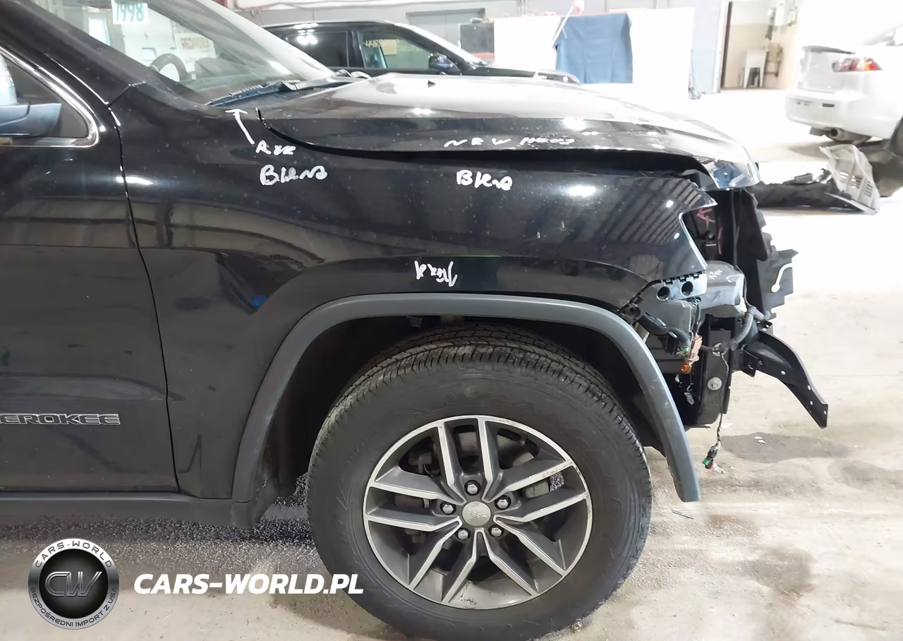 2018 Jeep Grand Cherokee Limited 4X4 VIN:1C4RJFBG3JC441073 - 18