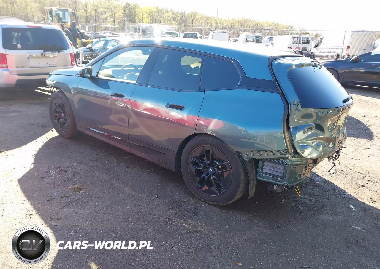 2023 BMW Ix xDrive50 VIN:WB523CF09PCM08221 - 3