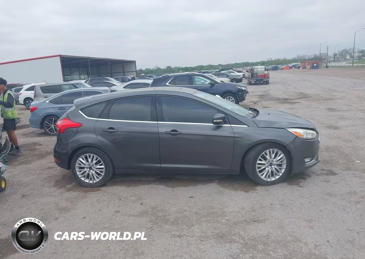 2018 Ford Focus Titanium VIN:1FADP3N29JL273209 - 13